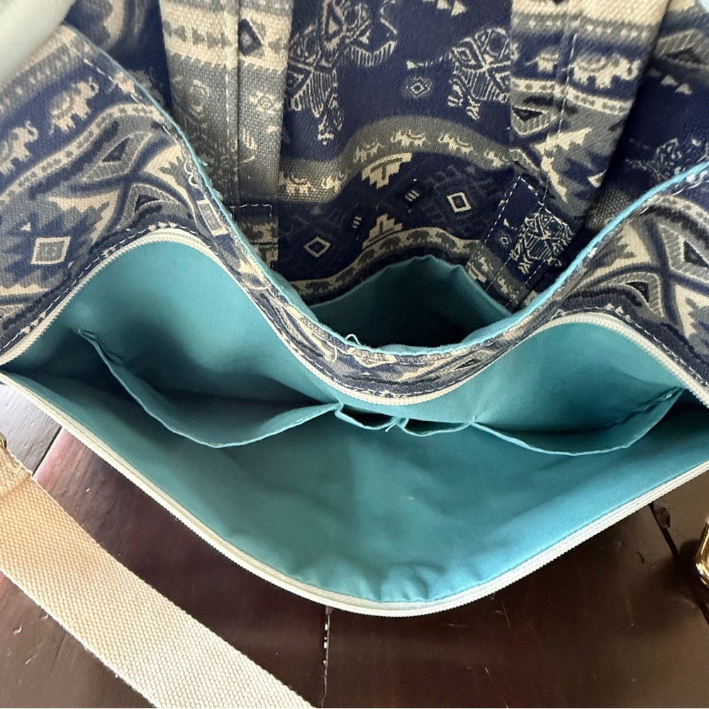 Canvaslove laptop bag
Blue Tribal Print
Crossbody or Briefcase 
Many pockets EUC - Picture 10 of 16